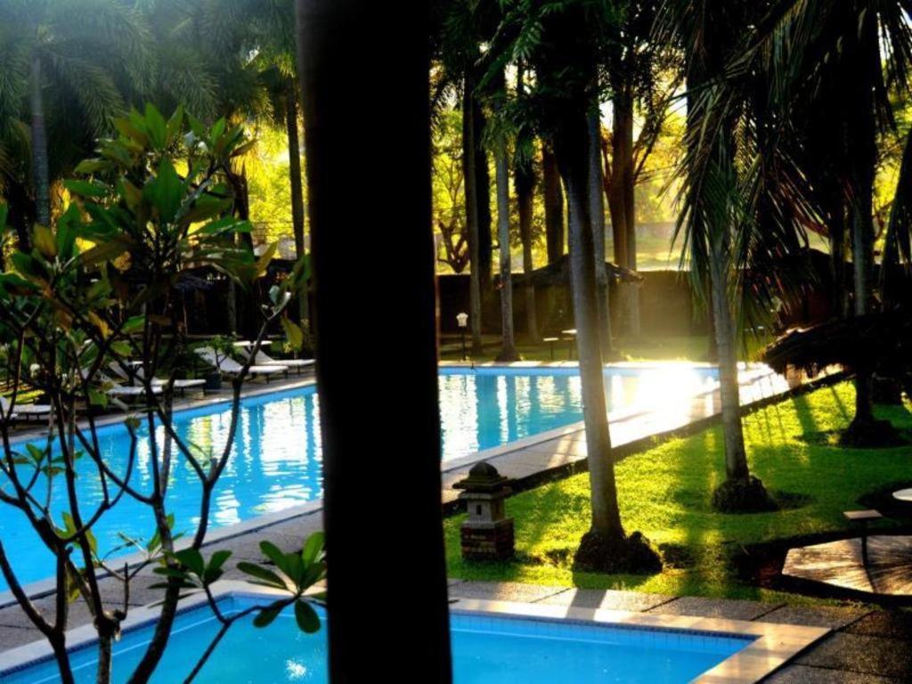 Augusta Pelabuhan Ratu Hotel Сукабуми Экстерьер фото