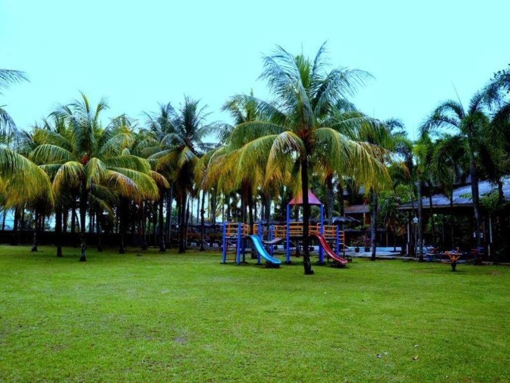 Augusta Pelabuhan Ratu Hotel Сукабуми Экстерьер фото