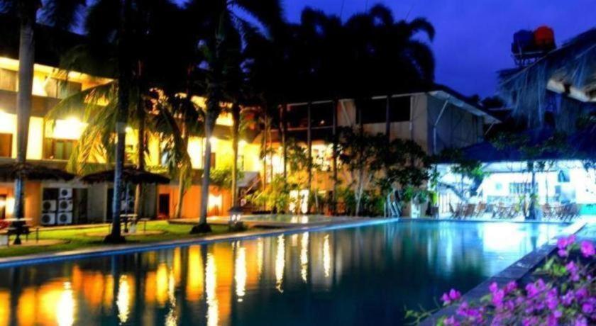 Augusta Pelabuhan Ratu Hotel Сукабуми Экстерьер фото