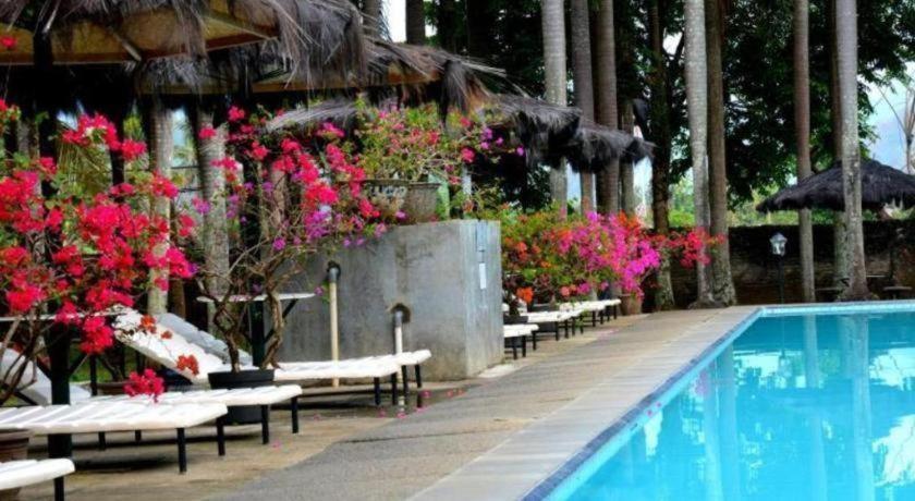 Augusta Pelabuhan Ratu Hotel Сукабуми Экстерьер фото